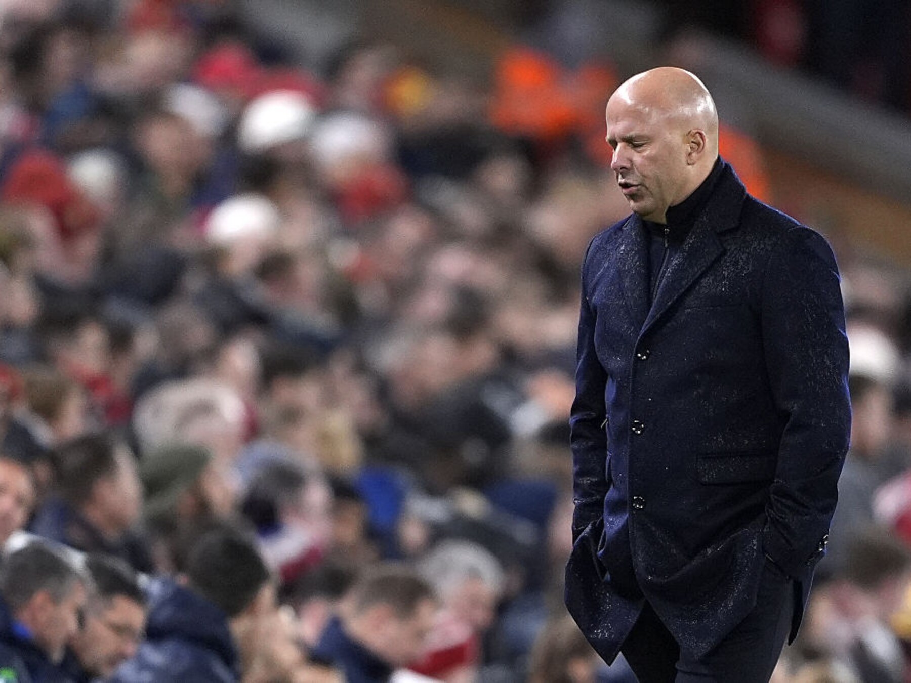 Weer gevoelige tik voor Arne Slot: Liverpool met B-ploeg uitgeschakeld in League Cup na kansloze nederlaag