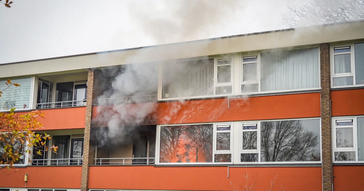 Flat in Emmen deels ontruimd door brand