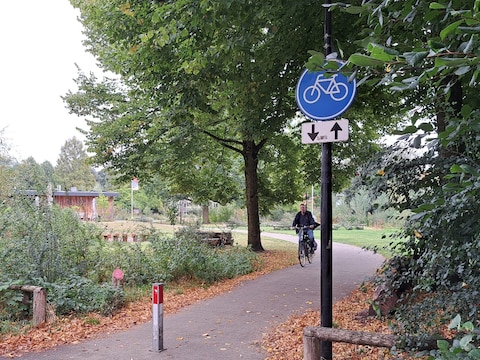 Hier in Almelo komt een ander verkeersbord (en dat heeft een simpele reden)