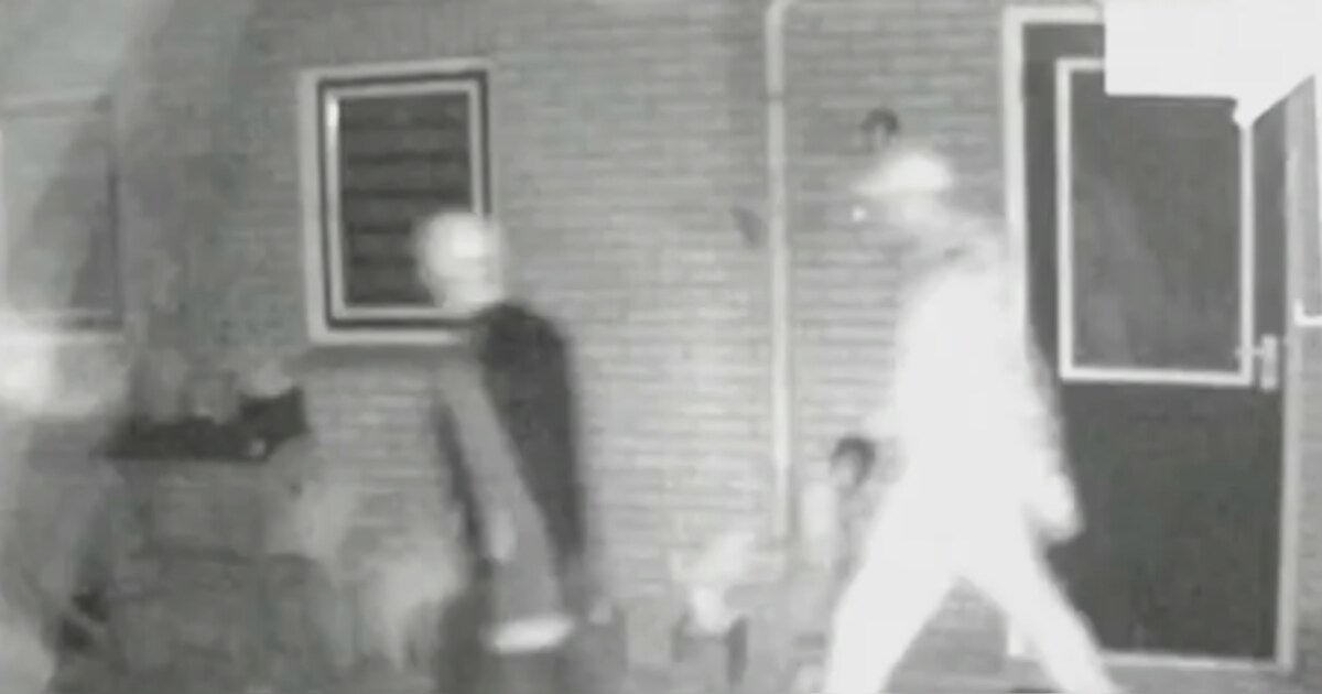 Politie zoekt mannen met petjes en koevoet voor inbraakpoging in Ommen