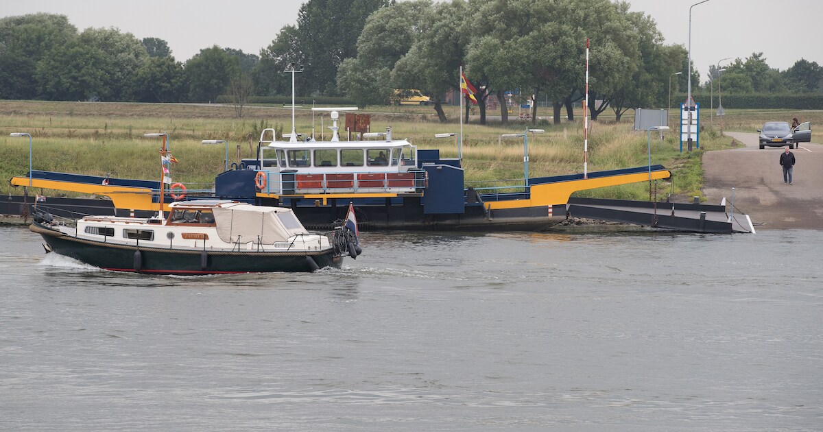 Na Wijhe ook pont bij Olst uit de vaart