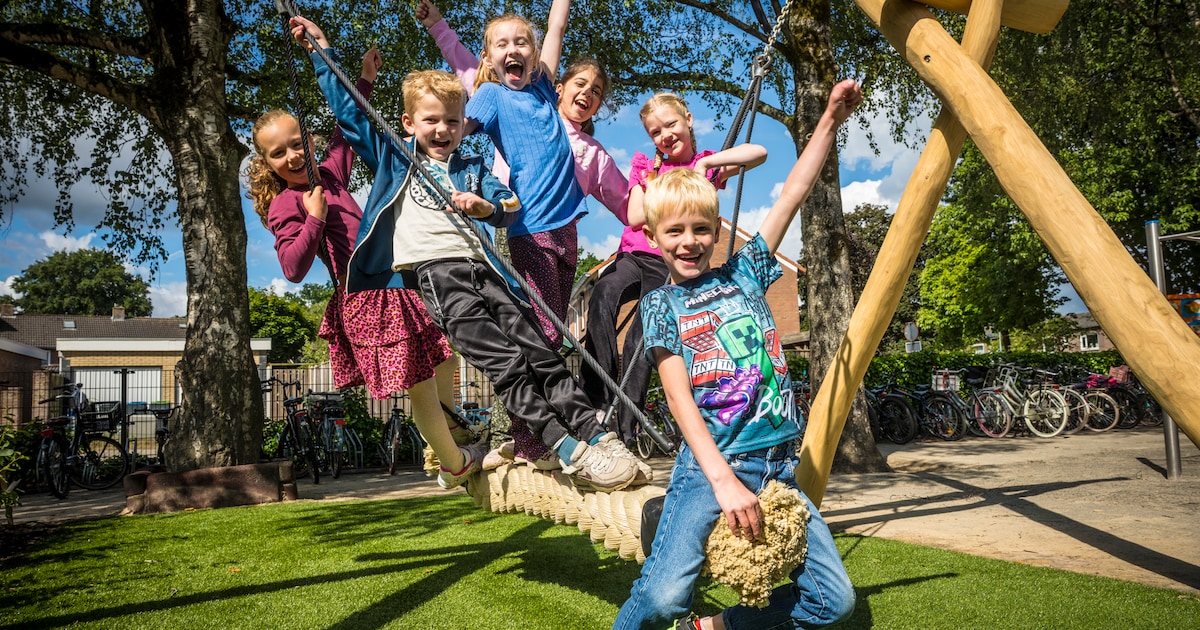 ‘Hun kant en onze kant’ bestaat niet meer op dit schoolplein: kinderen spelen eindelijk samen