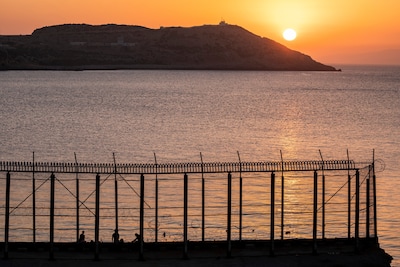 ذروة عدد المهاجرين الذين يحاولون السباحة من المغرب للوصول إلى الجيب الإسباني