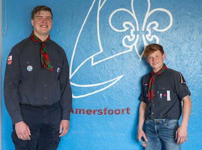 Amersfoortse scouts Dylano (15) en Marijn (16) hebben rol in Nationale Dodenherdenking: ‘Al mijn vri