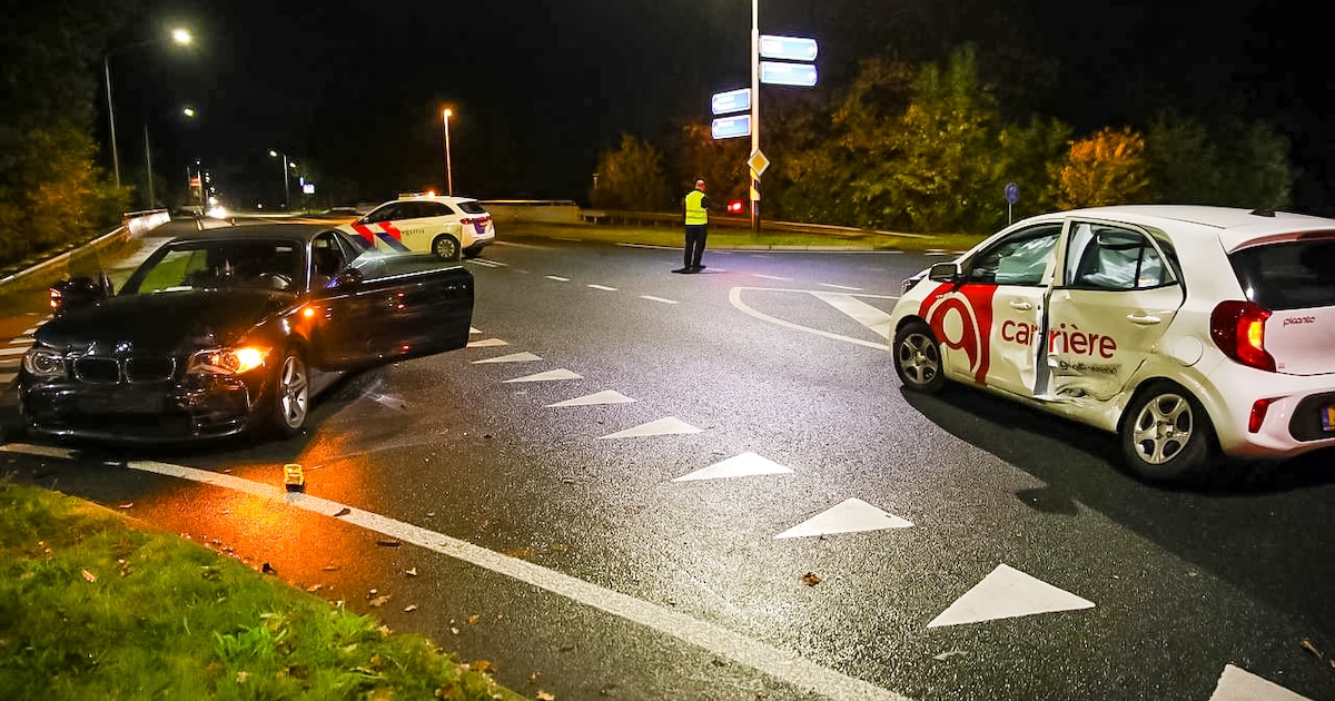 Forse schade na botsing in Beekbergen, één gewonde.