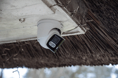 Camera’s aan de gevel, hekken op de oprit: hoe de komst van een azc het leven in de buurt veranderde