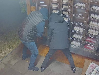 Mannen vernielen eierautomaat en gaan er met het wisselgeld vandoor