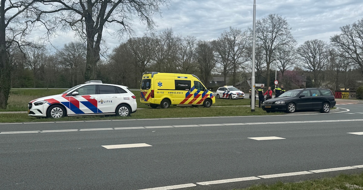 Fietser gewond na botsing met auto in Holten