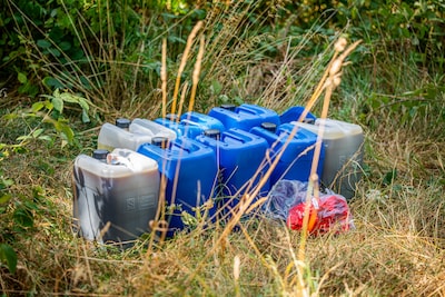 Vaten met onbekende inhoud aangetroffen in Didam