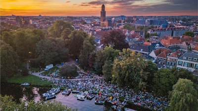 Vanuit je bootje of aan wal een film kijken: alles over de gratis buitenbios in Zwolle