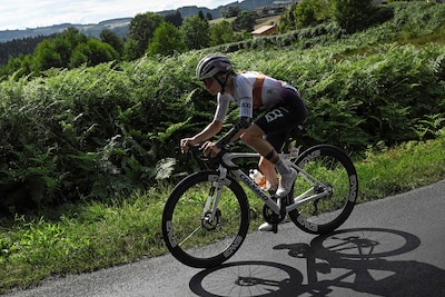 Française soleert naar zege in bergrit Tour de France Femmes, geen aanval van Demi Vollering op gele trui