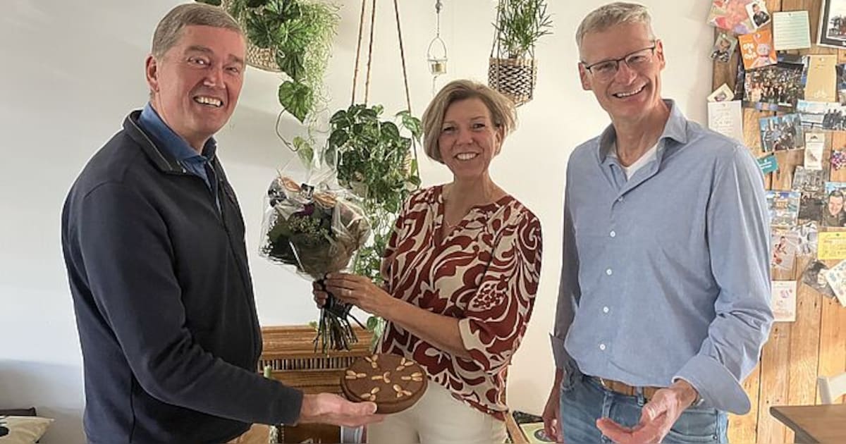 Wethouder Van de Beld spreekt pleegouders in Zeewolde