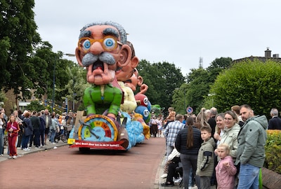 De optocht in Wehl dijt steeds ver uit: ‘Bizar hoe snel het groeit’ ?