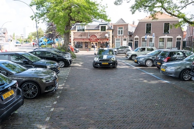 Ondernemers willen blauwe zone in het hele centrum van Nijkerk: ‘Parkeersysteem werkt nu niet’