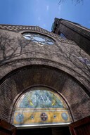 Een naam voor het beoogde hippe kantoorgebouw is er al: PAX1927, vernoemd naar het bouwjaar van de Mariakerk en de tekst PAX (Vrede) op tegeltjes boven de hoofdingang.