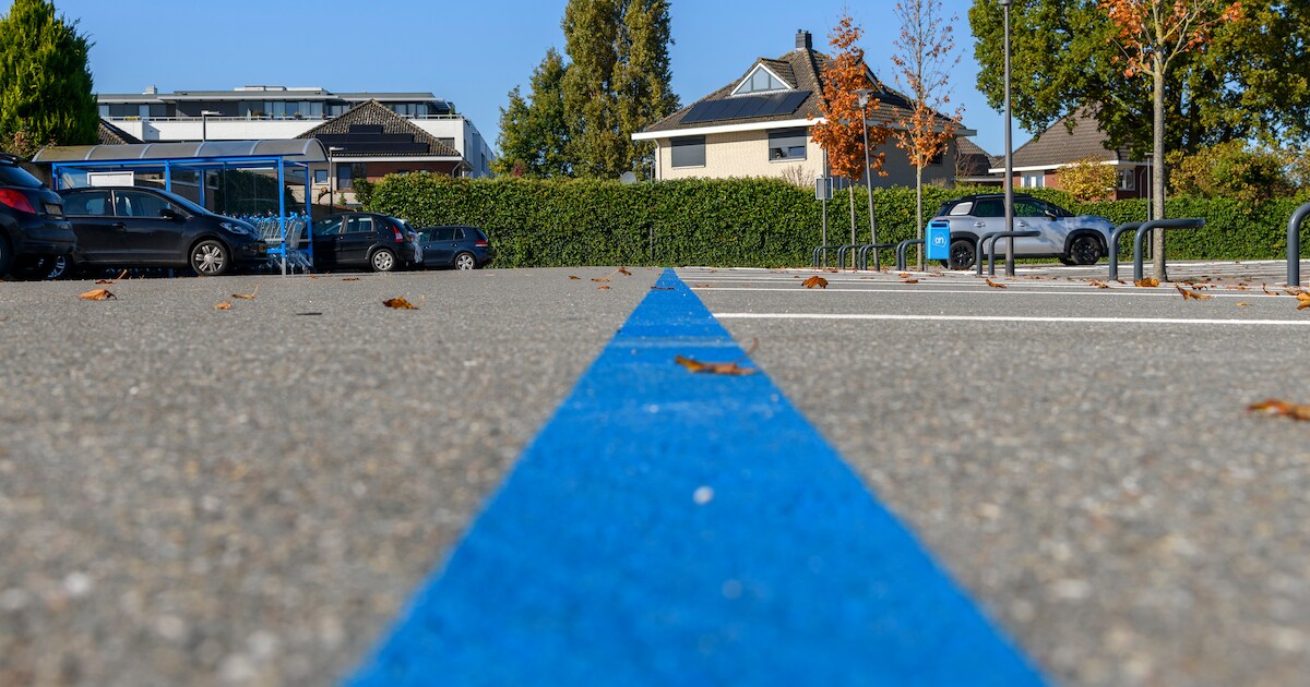 Blauwe belijning in Monnickendam voor parkeerschijfzone